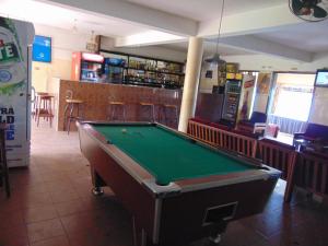 Brisk Hotel Triangle tesisinde bir bilardo masası