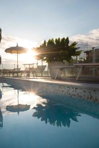 Bazén v ubytování Hotel Tropical nebo v jeho okolí