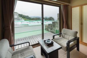 Bazén v ubytování Dogashima Onsen Hotel nebo v jeho okolí
