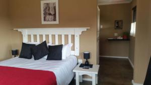 Кровать или кровати в номере Woodcutters Guest House