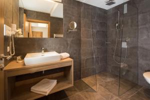 A bathroom at enjoy ischgl