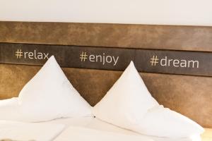 A bed or beds in a room at enjoy ischgl
