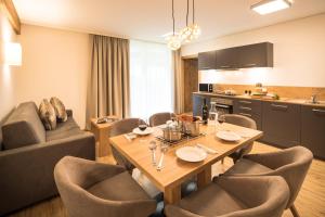 A kitchen or kitchenette at enjoy ischgl