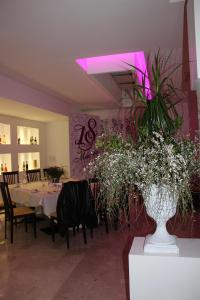 A restaurant or other place to eat at Hotel Miramare