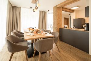 A seating area at enjoy ischgl