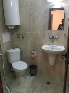 A bathroom at Apartment Martin Beach