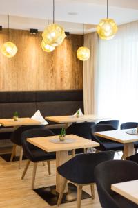 A seating area at enjoy ischgl