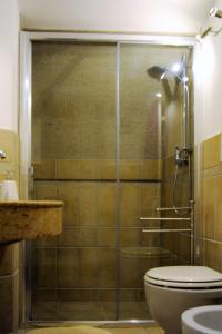 A bathroom at La Casetta Még 33 kép