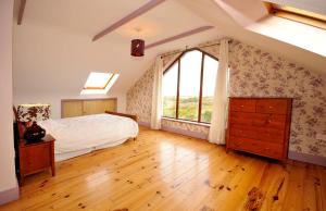 Gallery image of House with sea views close to Beach with WiFi and large kitchen and dining in Ardnagreevagh