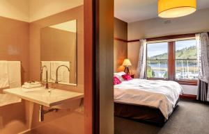 Postel nebo postele na pokoji v ubytování Kermandie Hotel + 37 fotografií