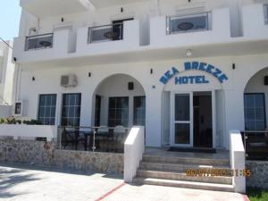 Фасад или вход в Sea Breeze Hotel