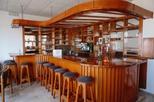 Лаундж или бар в Sea Breeze Hotel