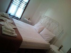 A bed or beds in a room at P&M House