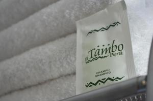 Certificato, attestato, insegna o altro documento esposto da El Tambo 1