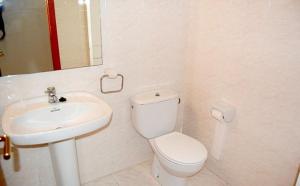 A bathroom at Casa Jasmin 1 Még 6 kép