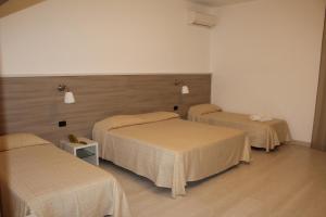 A bed or beds in a room at Hotel Miramare