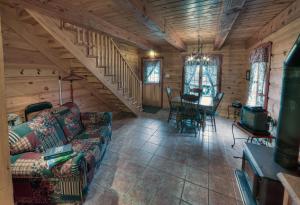 a living room with a couch and a table at Les Chalets sur le Cap in Saint-Joachim