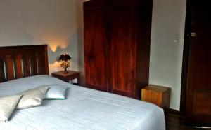 Un pat sau paturi într-o cameră la Hostel Armazém do Heyokah