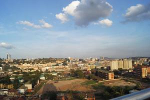 Nespecifikovaný výhled na destinaci Kampala nebo výhled na město při pohledu z hotelu