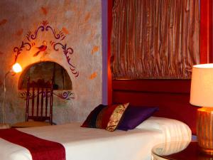 a bedroom with a bed and a wall with a crown at Hotel Torres Del Fuerte in El Fuerte +76 photos