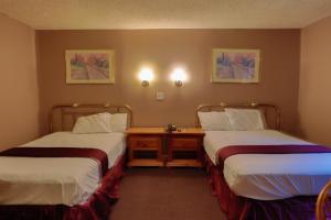 a hotel room with two beds and a desk at Red Carpet Inn Berlin in Berlin +20 photos