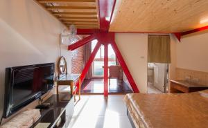 TV a/nebo společenská místnost v ubytování Kawada House Homestay