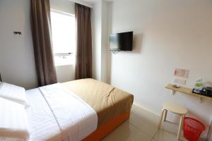 TV a/nebo společenská místnost v ubytování 1 Hotel Taman Connaught