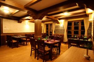 Restaurace v ubytování Mountain Lodges of Nepal - Monjo + 8 fotografií