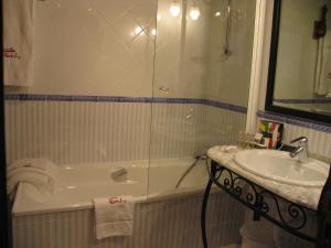 A bathroom at Casa de Campoo