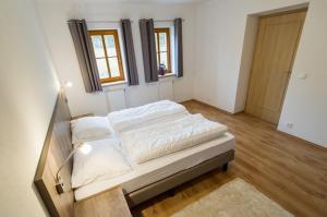 Postel nebo postele na pokoji v ubytování Apartmány Nová Pec