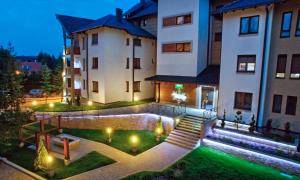 Bazén v ubytování Apartments by BOR - BOR Hotel Complex nebo v jeho okolí