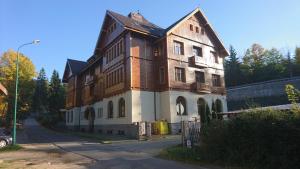 Budova, v ktorej sa apartmán nachádza