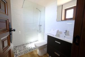Vannituba majutusasutuses Casas de Alisné