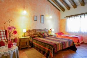 Łóżko lub łóżka w pokoju w obiekcie La Senda de los Caracoles - Spa