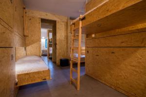 Uma cama ou camas num quarto em Des Arts