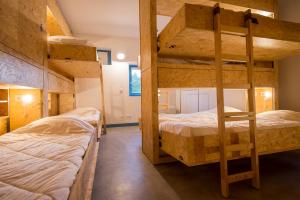 Uma cama ou camas num quarto em Des Arts