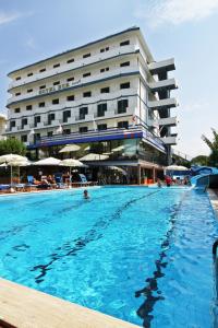 Bazén v ubytování Hotel Eur nebo v jeho okolí