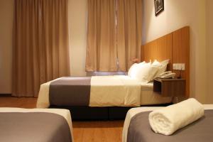 Postel nebo postele na pokoji v ubytování Ahyu Hotel
