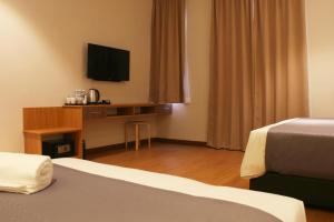 Postel nebo postele na pokoji v ubytování Ahyu Hotel