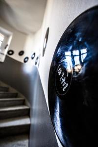 Foto Zürichis asuva majutusasutuse The Yard Zürich galeriist