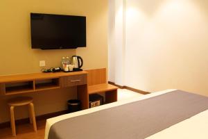 Postel nebo postele na pokoji v ubytování Ahyu Hotel