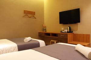 Postel nebo postele na pokoji v ubytování Ahyu Hotel