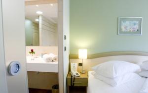 Кровать или кровати в номере Hotel Kimen