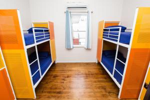 Palanda nebo palandy na pokoji v ubytování Mad Monkey Central