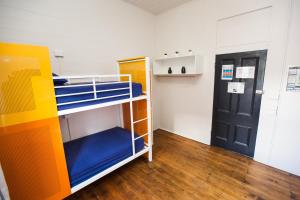 Postel nebo postele na pokoji v ubytování Mad Monkey Central