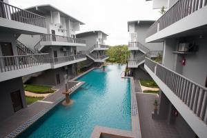 Bazén v ubytování Arawan Beach Resort Krabi nebo v jeho okolí