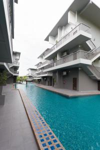 Bazén v ubytování Arawan Beach Resort Krabi nebo v jeho okolí