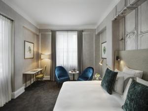 Fable Auckland, MGallery客房内的一张或多张床位