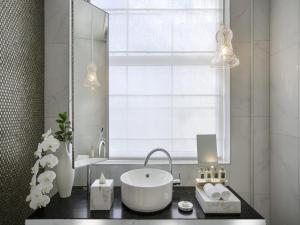 Fable Auckland, MGallery的一间浴室