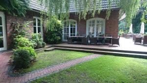 Ein Garten an der Unterkunft Waldhaus an de Miälkwellen